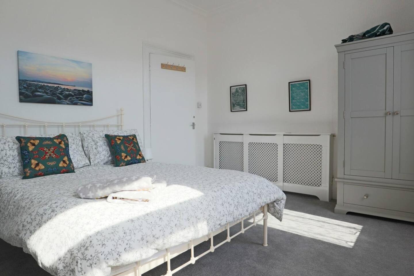 4 Bed Home 3 Mins From Harbour + Sandy Beach Folkestone Exterior photo